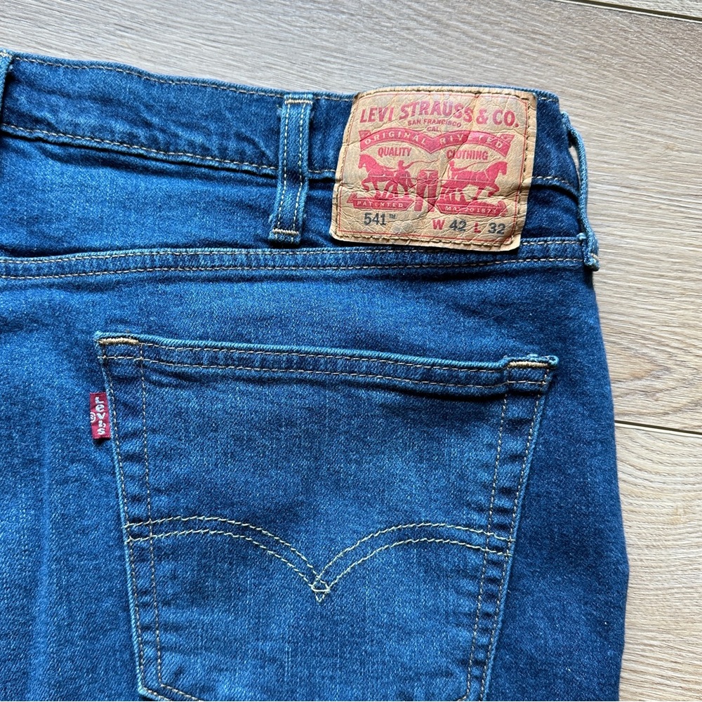 Levi Strauss 42x32 Athletic Taper 541